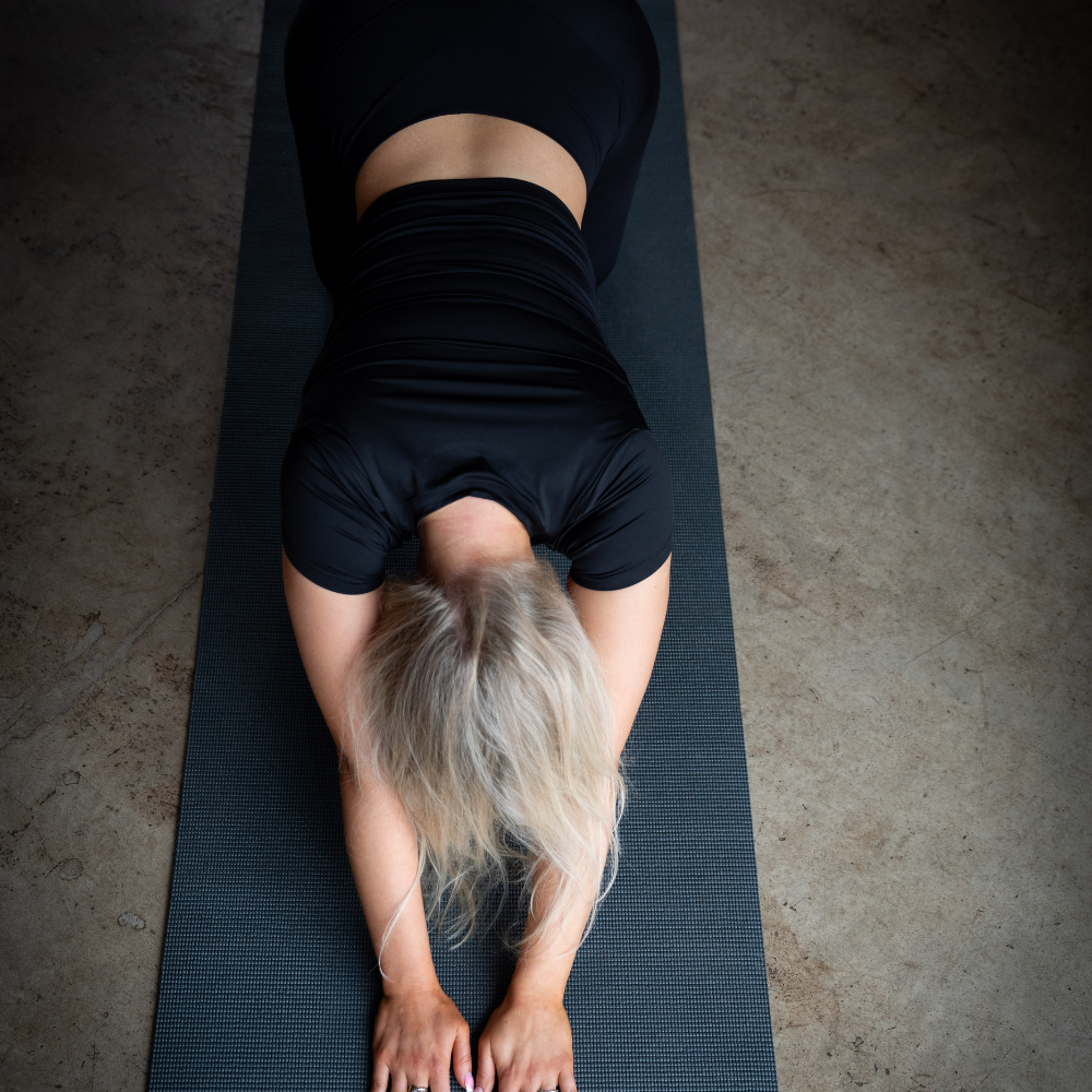 Stretch Collection | The Perfect Stretch Yoga Tee | Black